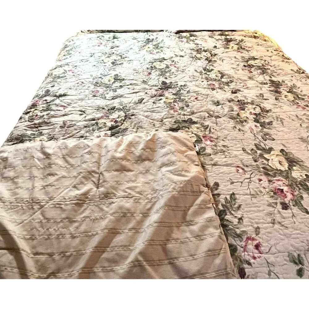 JC Penny Home Reversible Floral/Striped Full Size Comforter C92